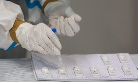 Η παραλλαγή του κορωνοϊού που απειλεί