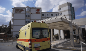 Απίστευτο περιστατικό: 25χρονη κατάπιε κουτάλι και διακομίστηκε από τη Σαντορίνη στο ΠαΓΝΗ!
