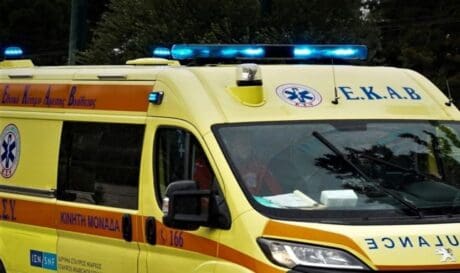 ΕΚΑΒ-ασθενοφόρο Θεσσαλονίκη τροχαίο