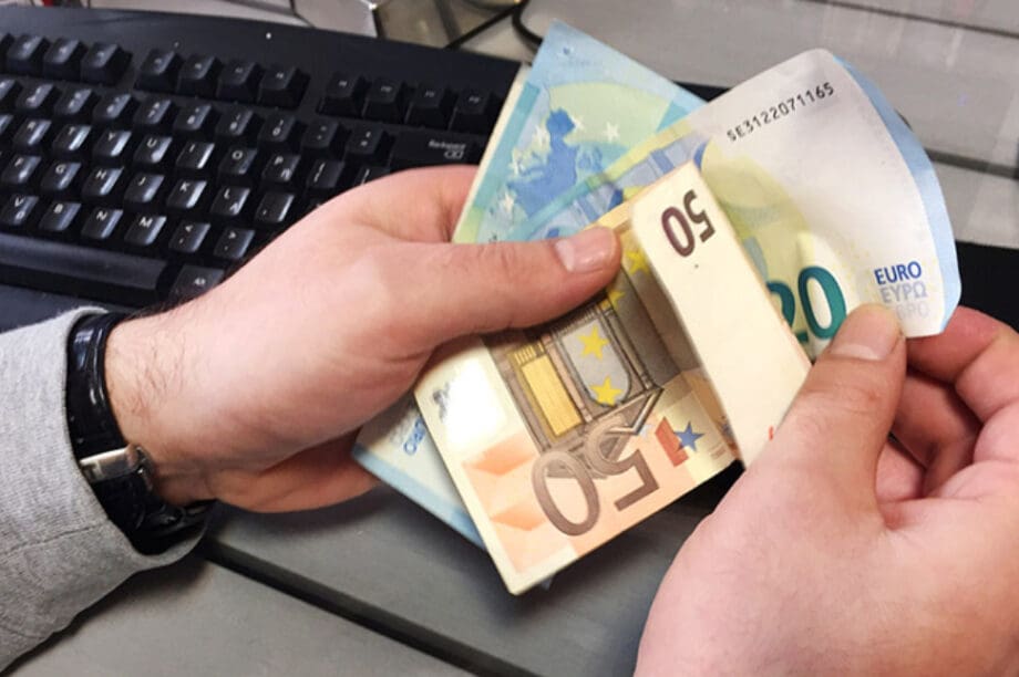 Ποιοι παίρνουν επιχορήγηση 14.800 ευρώ για να στήσουν δική τους επιχείρηση