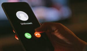 SOS στην Κρήτη: Απατεώνες υποκρίνονται Αντιδήμαρχο και ζητούν χρήματα για έργα