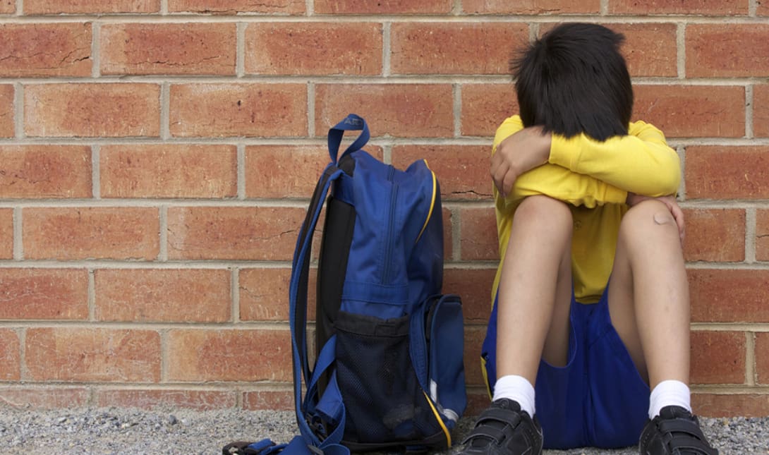 bullying σχολικός εκφοβισμός βία ανηλίκων ξυλοδαρμός παιδί τσάντα σχολείο