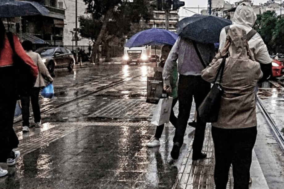 καιρός βροχή καταιγίδες ομπρέλες