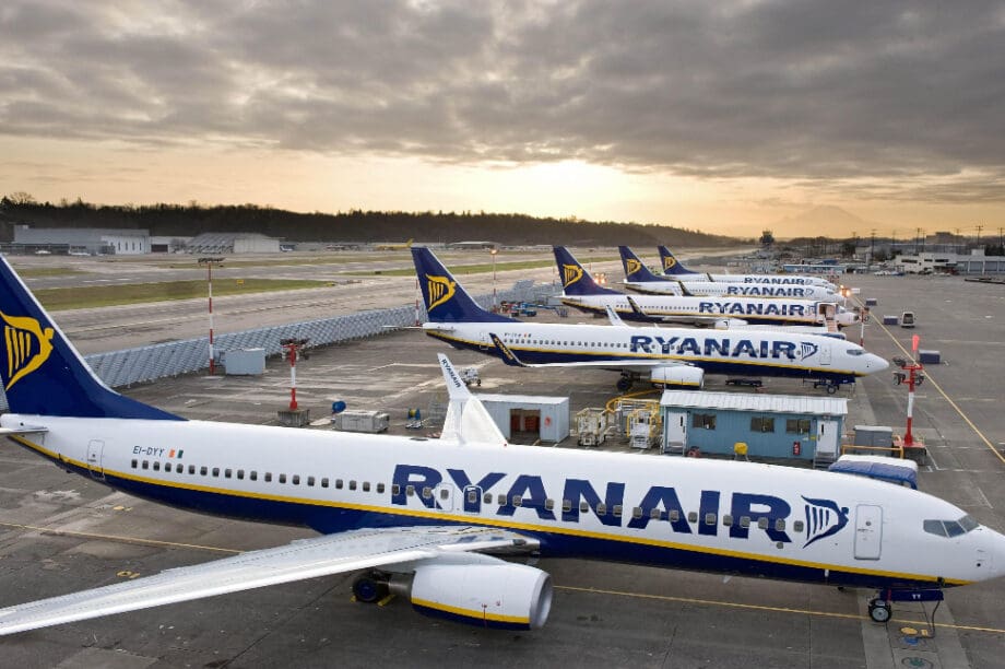 ryanair στόλος αεροδρόμιο