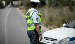 Κρήτη: Πήραν το δίπλωμα σε πατέρα παιδιού με λευχαιμία που κάνει θεραπείες στο ΠΑΓΝΗ