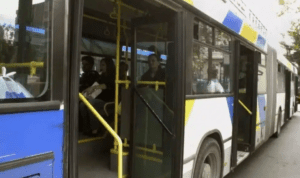 Απίστευτο περιστατικό με πυροβολισμούς σε λεωφορείο – «Έχει γίνει ξανά στον ίδιο δρόμο», λέει ο οδηγός