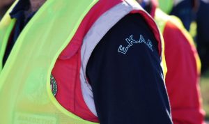 Σοβαρό τροχαίο στην Κρήτη: Αυτοκίνητο «τούμπαρε» μπροστά σε περαστικούς – Δείτε φωτογραφία