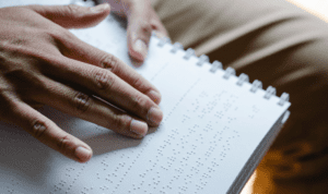 Στην Κρήτη ξεκινούν νέες εκπαιδευτικές δράσεις για το σύστημα γραφής και ανάγνωσης Braille