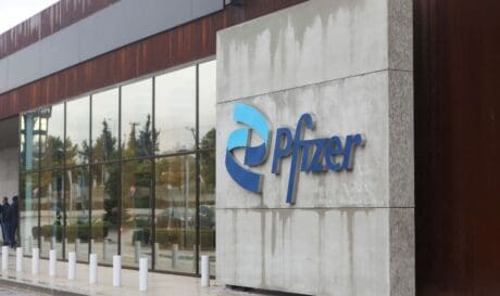 Pfizer συμφωνία αντικαρκινικά φάρμακα