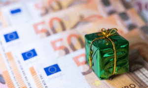 Δώρο Χριστουγέννων: Γιατί θα γίνει νωρίτερα φέτος η καταβολή του