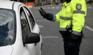 Πώς «σβήνει» μια κλήση της Τροχαίας: Το νομικό πλαίσιο και τι πρέπει να κάνουν οι οδηγοί
