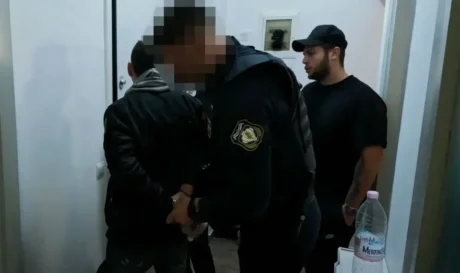 Πειραιάς: Πώς παγίδευσαν τον 43χρονο που ήρθε από την Πάτρα για να βρεθεί με ανήλικη (βίντεο)
