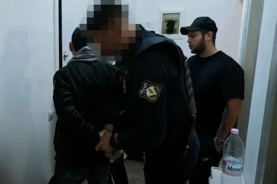 Πειραιάς: Πώς παγίδευσαν τον 43χρονο που ήρθε από την Πάτρα για να βρεθεί με ανήλικη (βίντεο)