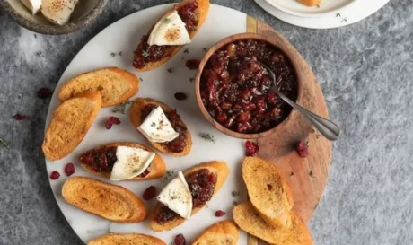 Crostini με μαρμελάδα, μπέικον και cranberries