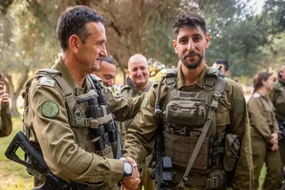 Διάσημος τραγουδιστής και ηθοποιός Idan Amedi τραυματίστηκε στη Γάζα.