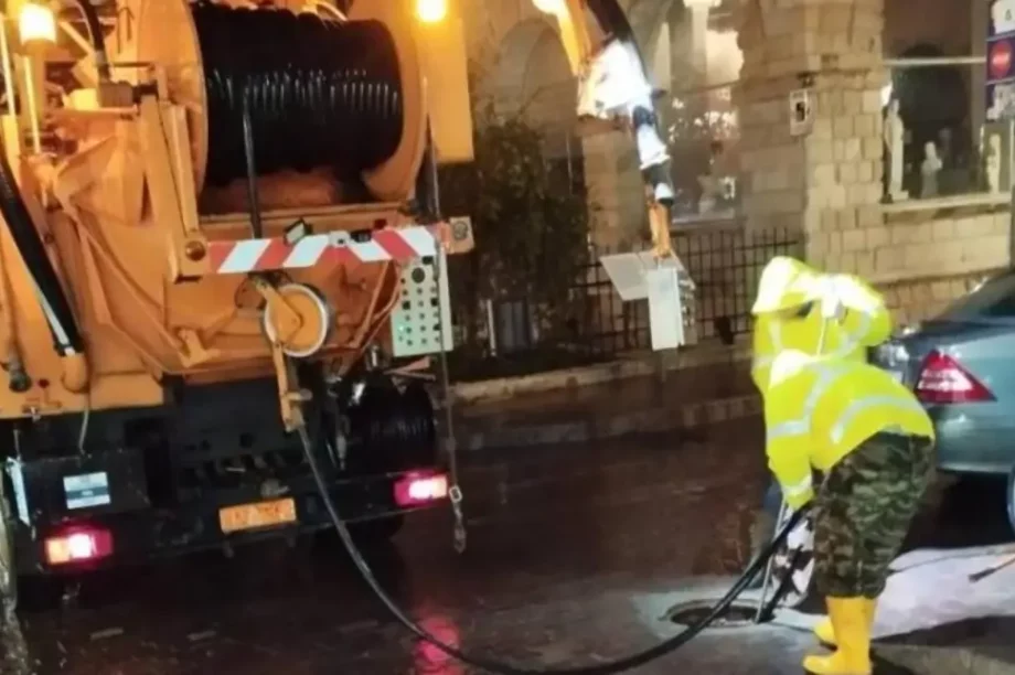 Πλημμύρισε η οδός Αρκαδίου