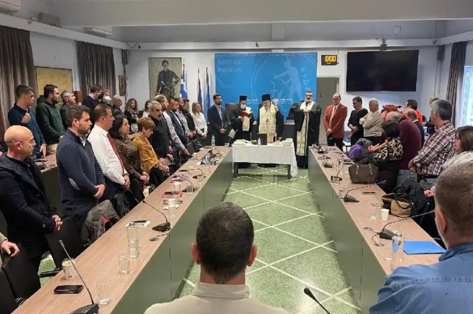 Αγιασμός και κοπή της βασιλόπιτας στην πρώτη τακτική συνεδρίαση του Δημοτικού Συμβουλίου Χανίων