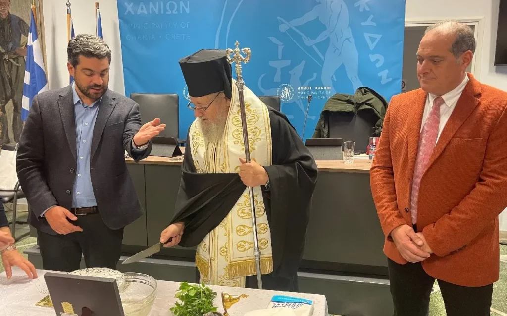 Αγιασμός και κοπή της βασιλόπιτας στην πρώτη τακτική συνεδρίαση του Δημοτικού Συμβουλίου Χανίων