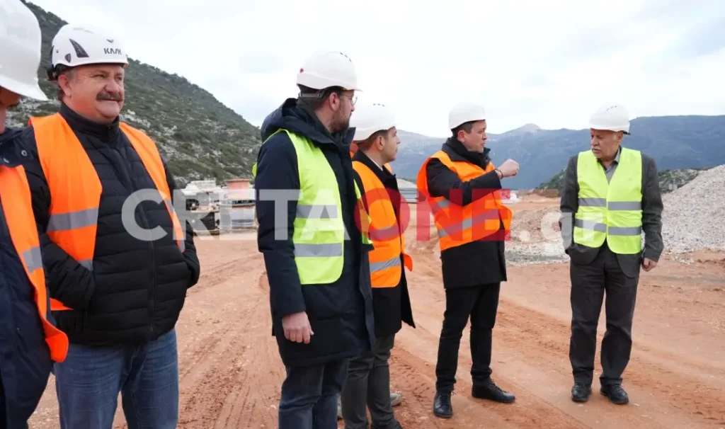 Το κλιμάκιο του ΑΔΜΗΕ επισκέφθηκε το εργοτάξιο στη Δαμάστα.