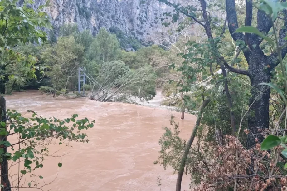 Γέφυρα Τεμπών