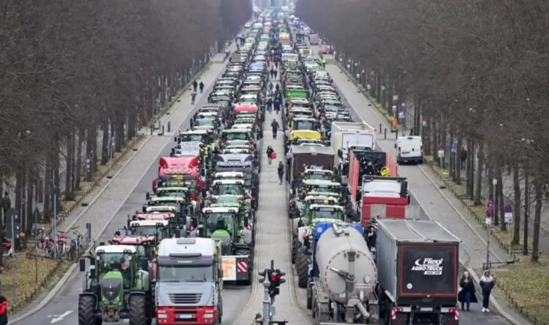 Αγρότες διαδηλώνουν στη Γερμανία αποκλεισμοί δρόμων