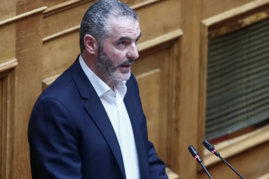 Μανόλης Χνάρης