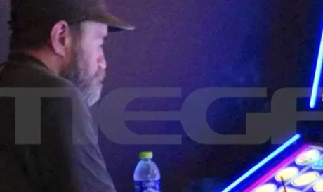 Κωνσταντίνος Πολυχρονόπουλος: Φωτογραφία - ντοκουμέντο ενώ παίζει τυχερά παιχνίδια