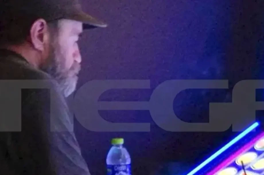 Κωνσταντίνος Πολυχρονόπουλος: Φωτογραφία - ντοκουμέντο ενώ παίζει τυχερά παιχνίδια