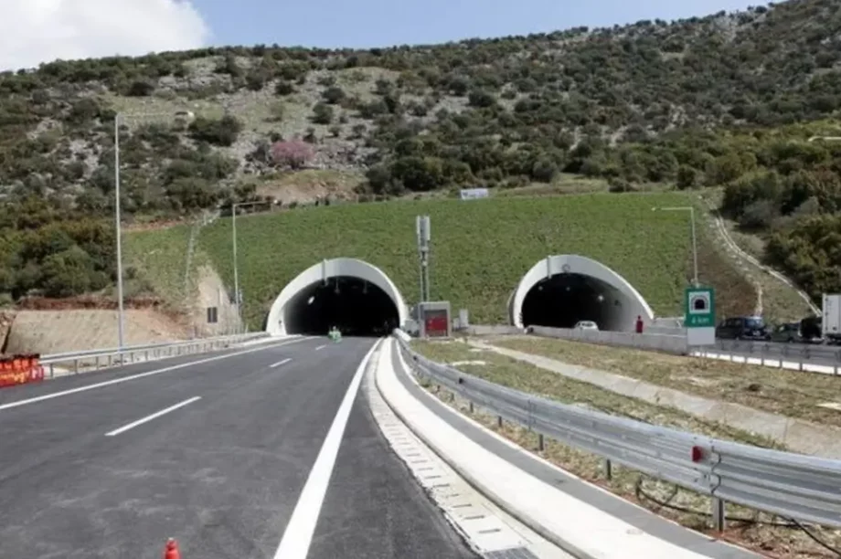 Σήραγγα τεμπών
