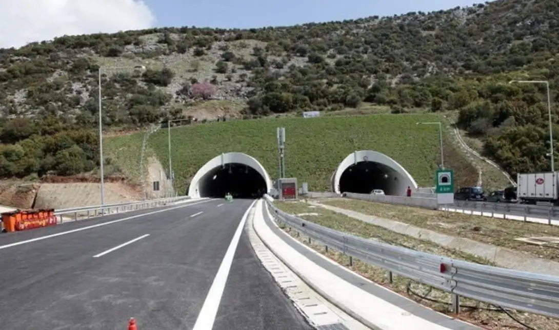 Σήραγγα τεμπών