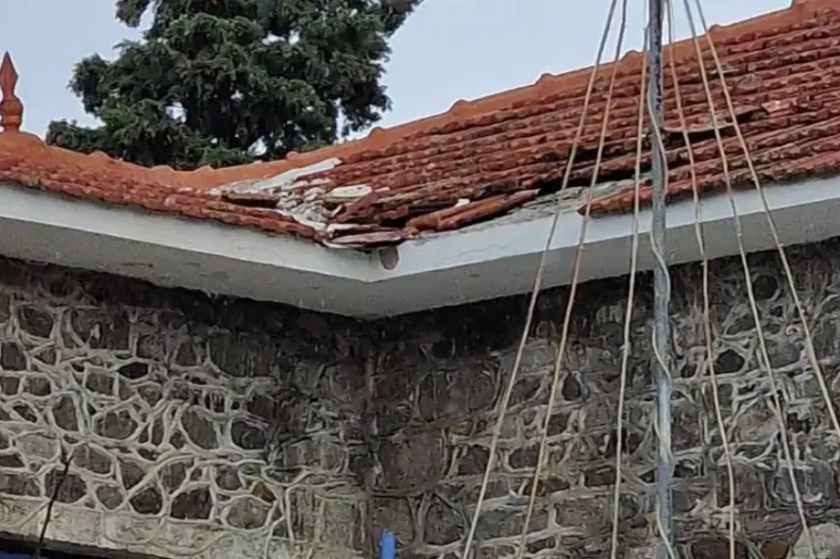 Στέγη σχολείο Μυτιλήνη