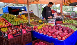 Επ’ αόριστον Πανελλαδική απεργία στις λαϊκές αγορές από 7 Ιανουαρίου – Στο πλευρό των αγροτών