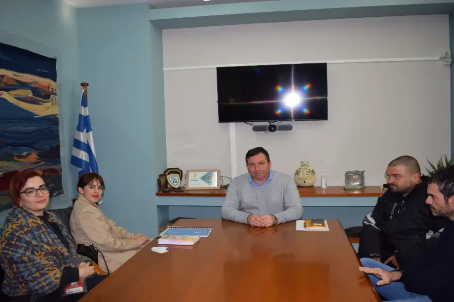 Δήμαρχος Αγίου Νικολάου εκπροσωποι το Χαμόγελο του παιδιού