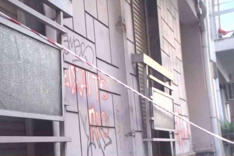 Εξάρχεια γυναίκα αυτοκτονία σύζυγος