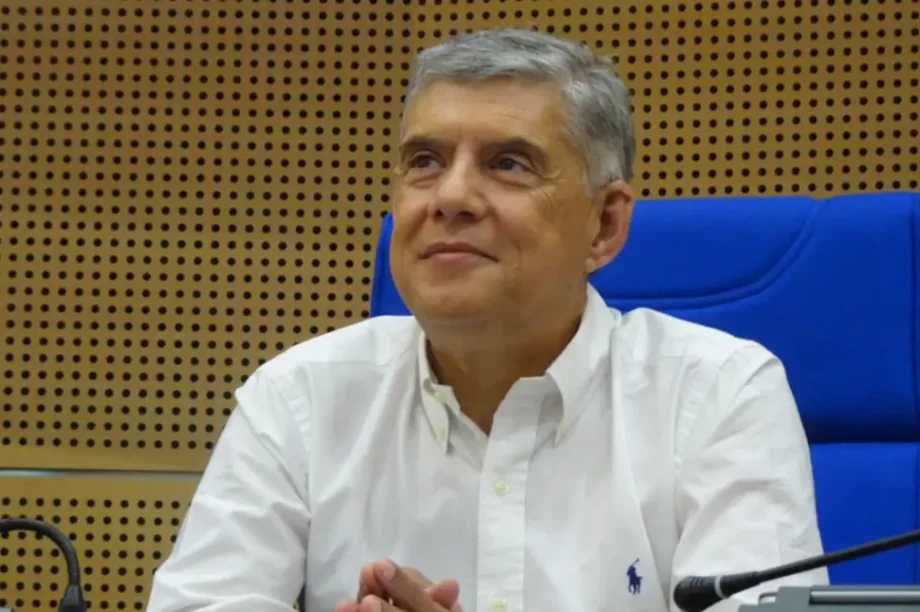 Κώστας Αγοραστός
