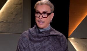 O Λάκης Γαβαλάς ποζάρει ημίγυμνος στον καθρέφτη του και δίνει τη δική του υπόσχεση για το 2026 (φωτογραφία)