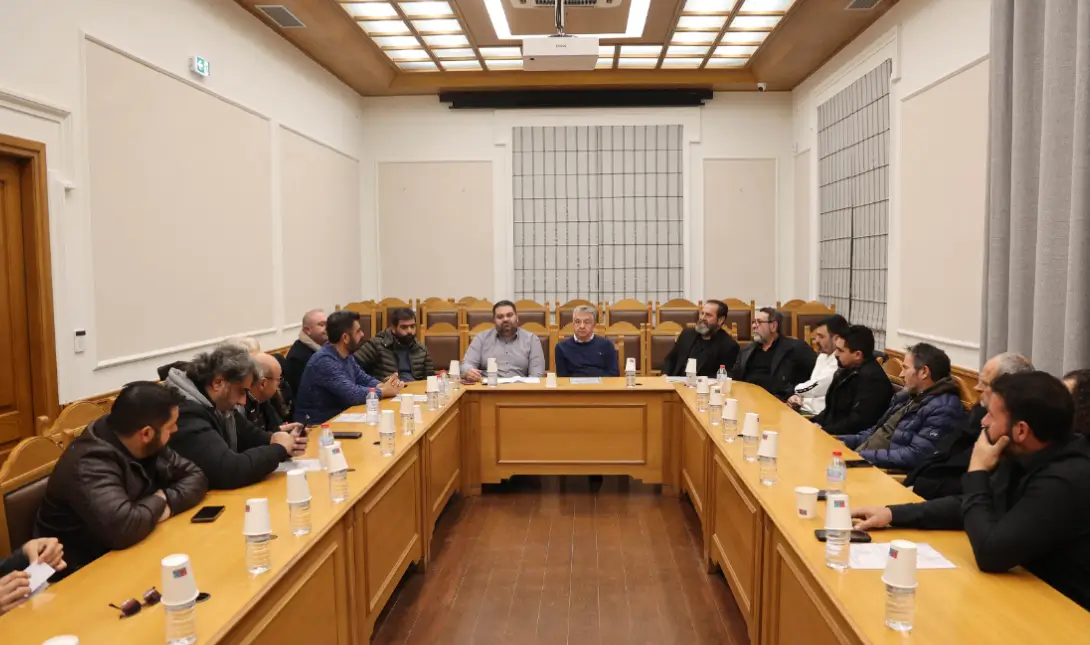 Σύσκεψη στην Περιφέρεια Κρήτης με τους μελισσοκόμους του νησιού