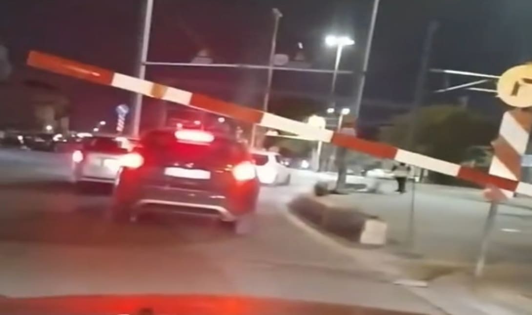 Μεταξουργείο φύλακας μπάρες