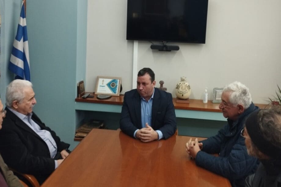 Επίσκεψη στο Δήμο Αγίου Νικολάου πραγματοποίησε ο πολιτικός - συγγραφέας Μίμης Ανδρουλάκης