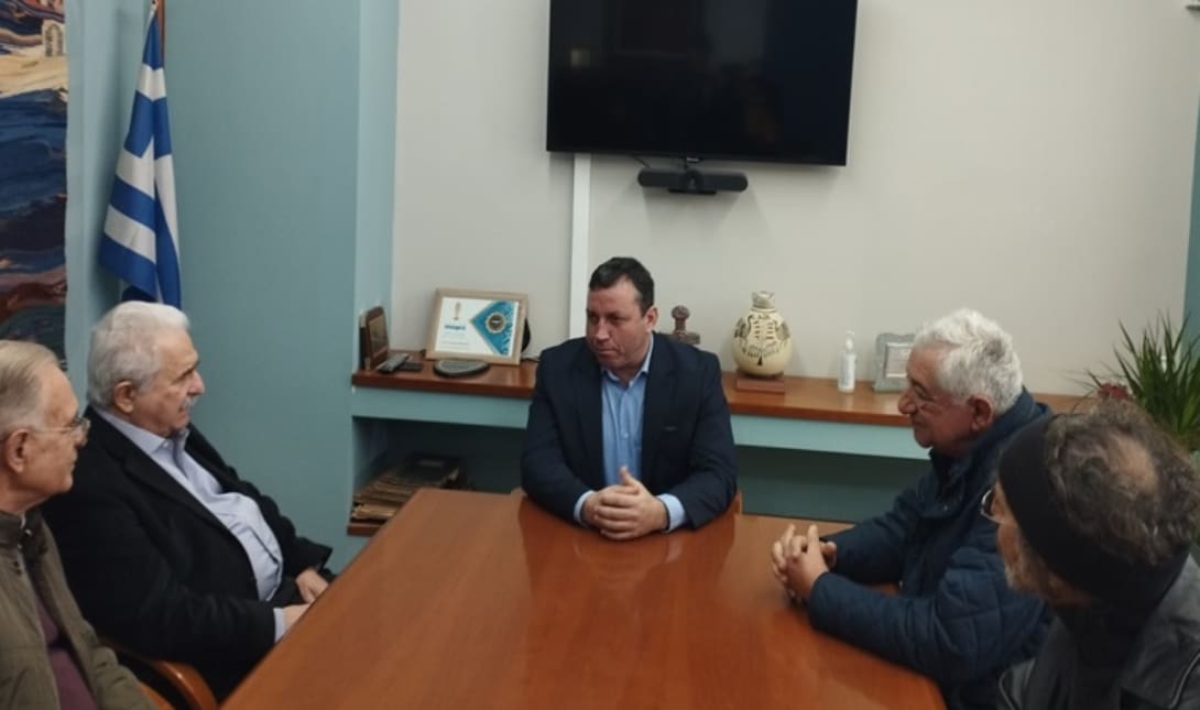 Επίσκεψη στο Δήμο Αγίου Νικολάου πραγματοποίησε ο πολιτικός - συγγραφέας Μίμης Ανδρουλάκης
