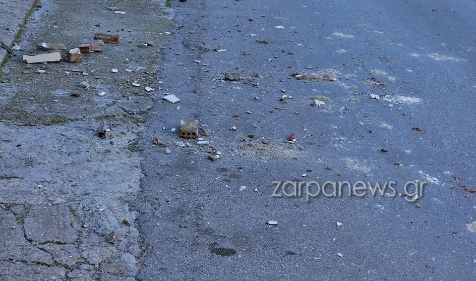 Χανιά: Μεγάλο κομμάτι από ταράτσα σπιτιού έπεσε - Δεν υπήρξε τραυματισμός