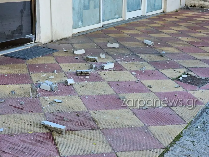 Χανιά: Μεγάλο κομμάτι από ταράτσα σπιτιού έπεσε - Δεν υπήρξε τραυματισμός
