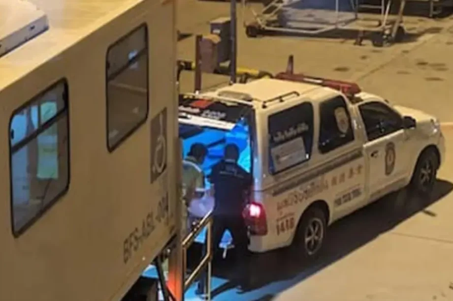 επιβάτης πέθανε μέσα στο αεροπλάνο