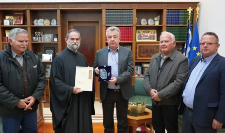 Το Εκκλησιαστικό Συμβούλιο Νιπιδού τιμά τον Περιφερειάρχη Κρήτης