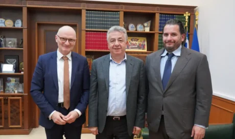 Ο Περιφερειάρχης Κρήτης συναντήθηκε με τον Πρέσβη της Γερμανίας και τον νέο Επίτιμο Πρόξενο