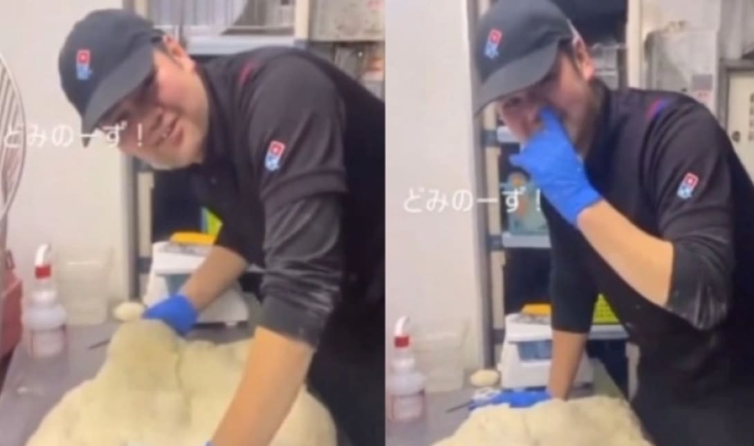 Yπάλληλος γνωστής αλυσίδας «πειράζει» τη μύτη του και μετά ακουμπάει ζύμη πίτσας