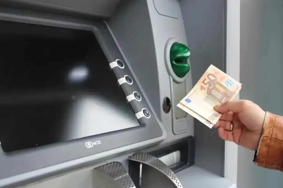 τράπεζα ΑΤΜ