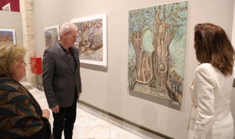 Ο Αλέξης Καλοκαιρινός στα εγκαίνια της έκθεσης ζωγραφικής «Ιχνογραφίες»