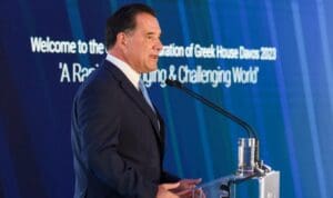 Άδωνις Γεωργιάδης: Έκλεισε η φωνή του κατά τη διάρκεια της ομιλίας του – Δείτε το βίντεο