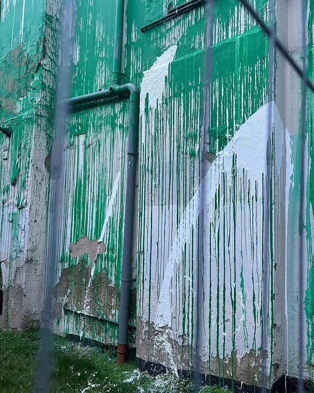 Λονδίνο: Άγνωστοι έριξαν άσπρη μπογιά στο έργο του Banksy για το περιβάλλον